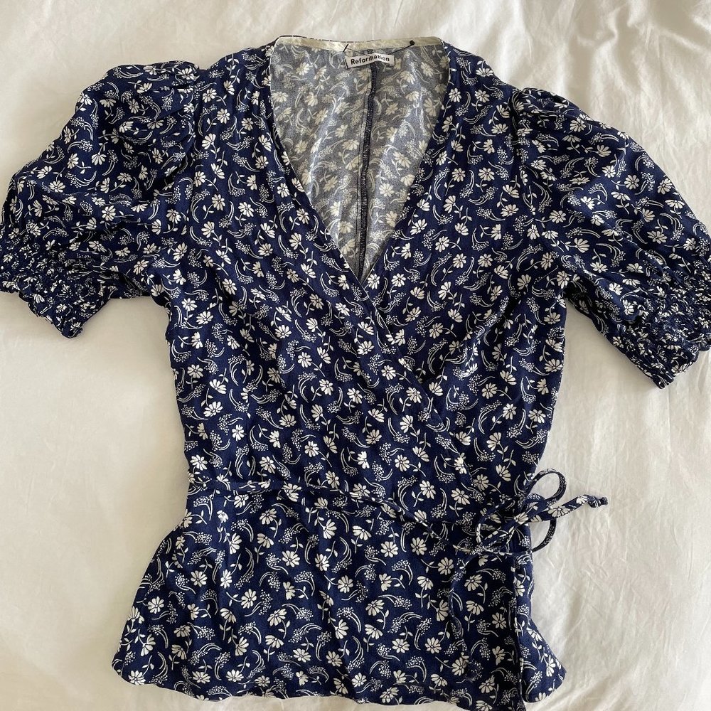 Reformation size xs floral wrap top